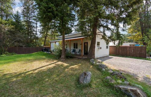 Hidden Gem Cabin in Hungry Horse, Firepit, Close to Glacier - Photo 18