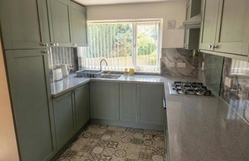 Family-Friendly Detached House Near Leeds and Bradford with Garden - Foto 13