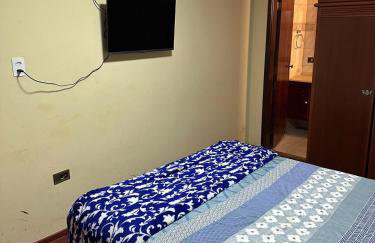 Casa inteira - ótima localização - Foto 4