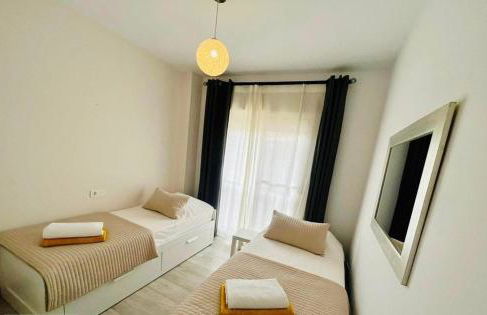 2 bedroom Penthouse with a private 360 rooftop terrace with sea and mountain views - Photo 10