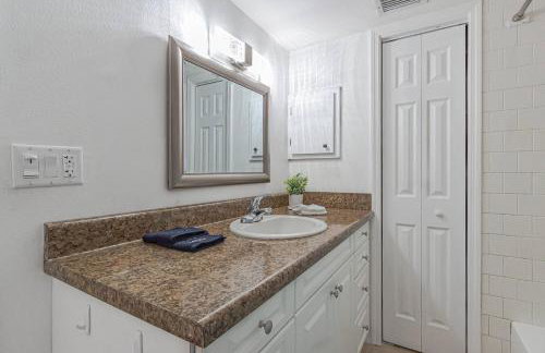 Quaint Cottage in a South Sarasota Neighborhood - Foto 33