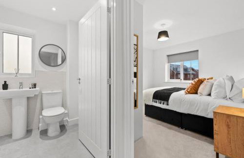 NEW! Spacious 3 BR Detached Home! Hosted by Oakstone stays! Driveway parking, Fast Wifi, A5 with great Midlands transport links - Foto 17