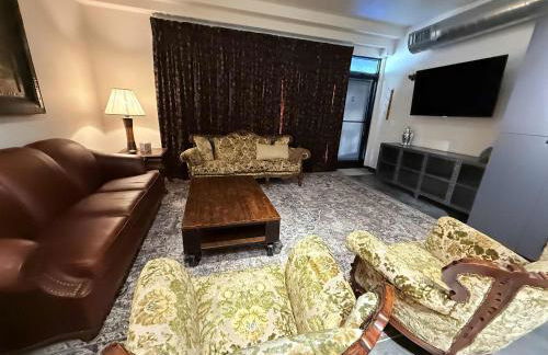 Stylish South Hill Retreat Queen Bed and Sofa Sleeper Full Kitchen Free Parking - Foto 37