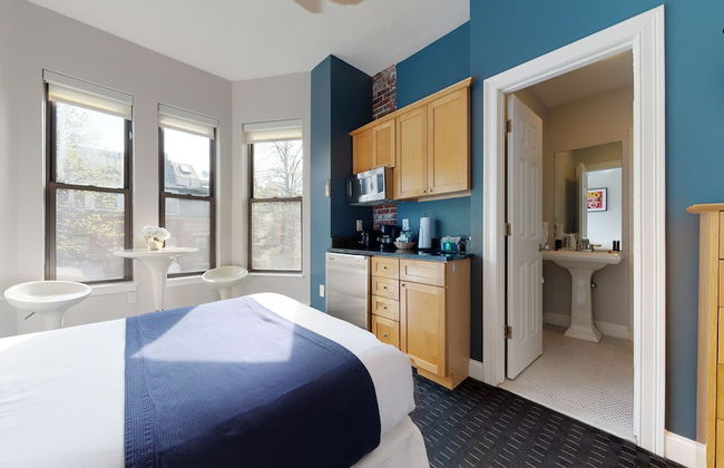 Maverick Suites at 400 Columbus Ave - Foto 14