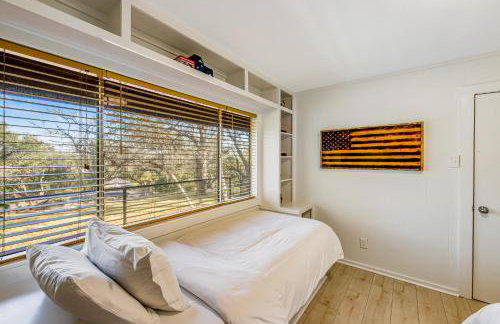 Hill country gem with private pool, deck, firepit, Ping-Pong, foosball, & WiFi - Photo 23