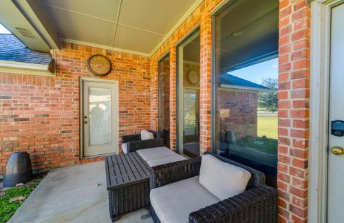 about 3 Mi to Dtwn Aubrey Vacation Rental with Patio! - Foto 30