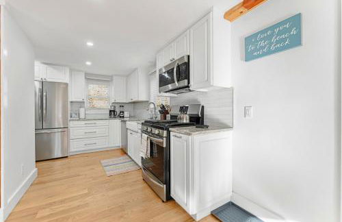 Family Getaway Walkable to Town - Foto 23