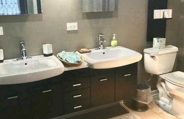 3 br Spacious Home in Ideal Location w Free Parking Back Yard Pets Welcome - Foto 32