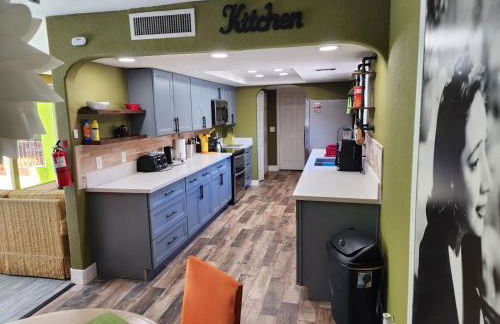 Alicia Alibi vintage Vegas pool house - Foto 7