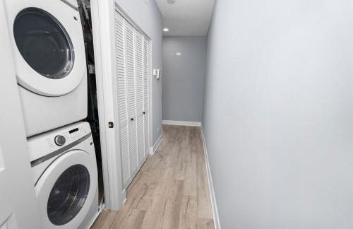 Spacious 3BR Family Oasis Sleeps 8 with Free Parking Near Medical District, Douglas Park and University of Illinois Chicago - Foto 38