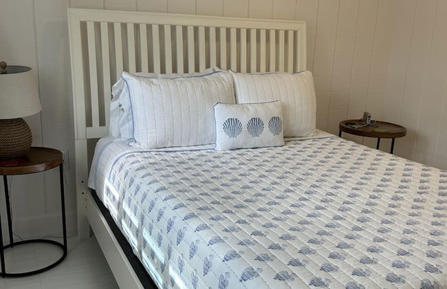 Beautiful Updated Stilted Home Makes For A Super Getaway. 3 Bedroom Home by RedAwning - Foto 10