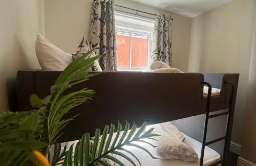 Llangollen High Street 4 bedrooms Sleeps 12 - Photo 15