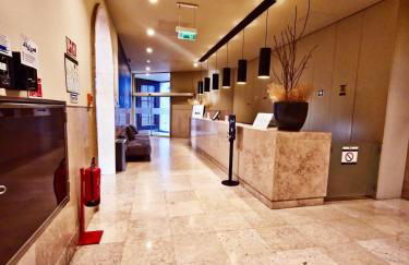 Gary01 Exclusive Top Floor 2BD by the Timeout Market - Photo 34