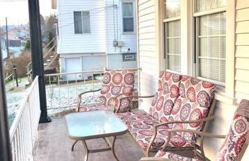 Beautiful 3 Bedroom Home Cozy Front and Back Porch - Foto 23