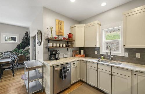 Swannanoa Serenity River Motif, Spa & Game Room - Foto 10