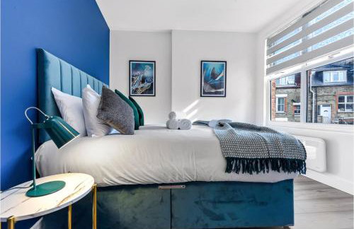 Lovely Two Bedroom with Ensuite Bathrooms - Photo 2