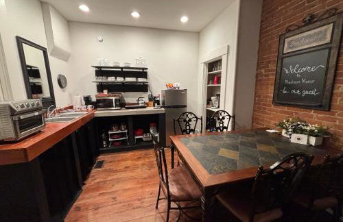 "Madison Manor I" by the River, Hot Tub, Downtown - Foto 8