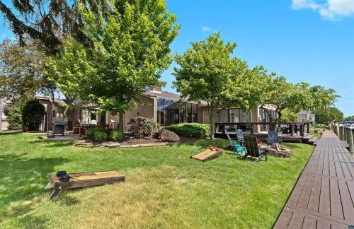 NEW! 4BR I Indoor Pool on the Bay in Boat Town USA - Foto 20