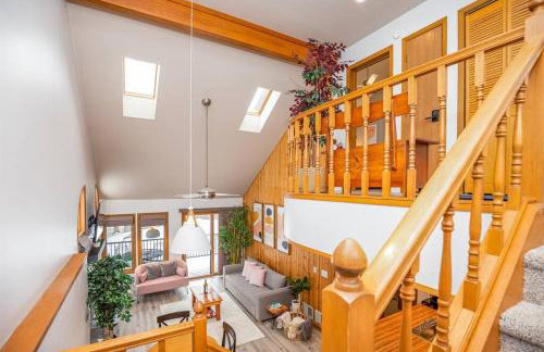 Peaceful 2-bedroom townhome retreat w/wooded view - Foto 13