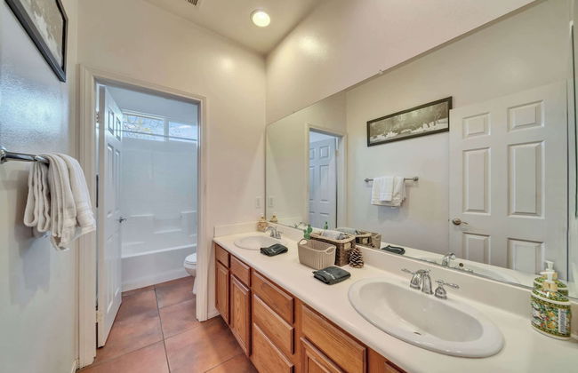 Spacious Golf Course Retreat - w/ Modern Kitchen - Foto 23