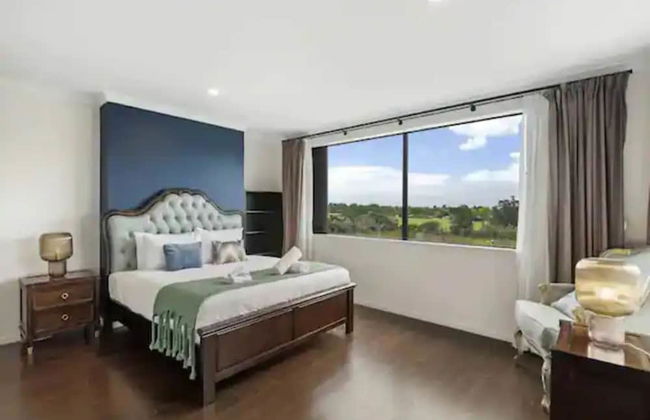 North Shore Mansion With 20M Pool - Photo 3