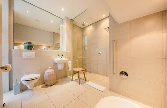 Spacious Holiday Apartment With Pool in Trendy De Waterkant Loader Apartment - Foto 12