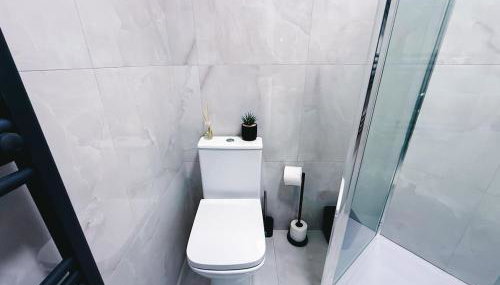 Chic Studio, Free parking, Sleeps 2 - Foto 4, Shower