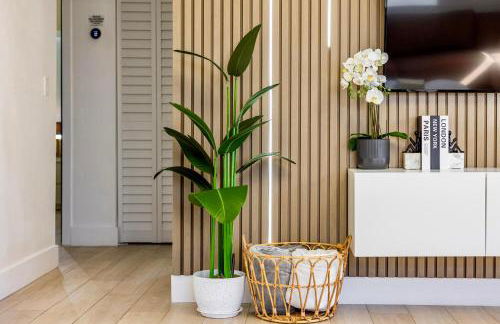 Luxury Miami Pool House Private Backyard Oasis Near Wynwood and Miami International Airport - Photo 34