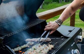 Luxe Modern Cabin with Pond, Fire Pit, Hiking, near Bethel Woods - Foto 34