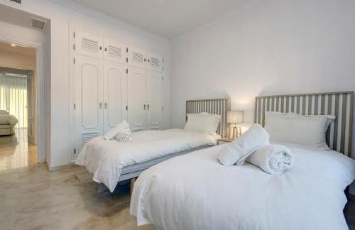 Large Ground Floor Apartment with Private Garden and Beach Access - Photo 39