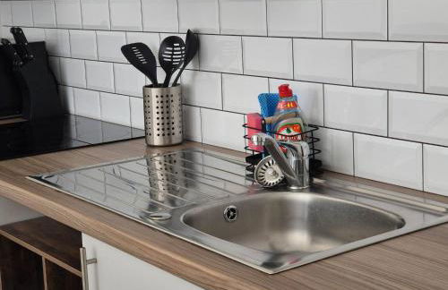 Modern Studio in Fratton, Portsmouth - Contractors Welcome #1 - Photo 14