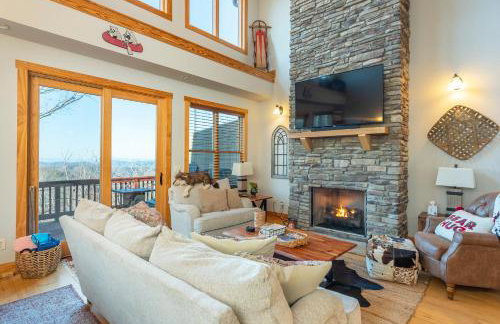 Wolf's Den~Views~Hot Tub~Home Theater~Hatley Ski! - Foto 2