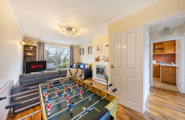 Pierocks Carver Entire House, Free Parking and Wi-fi in High Wycombe - Photo 1