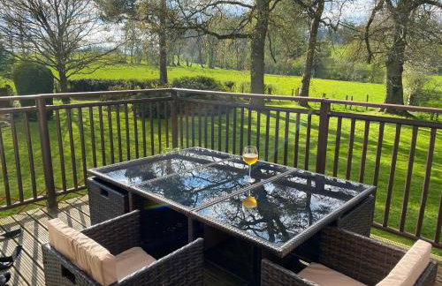 Mid-Wales Farmhouse, swimming pool, tranquil countryside views, sleeps 14 - Foto 31