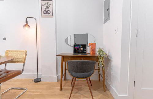 Bright Studio Duplex with Private Backyard - Foto 15