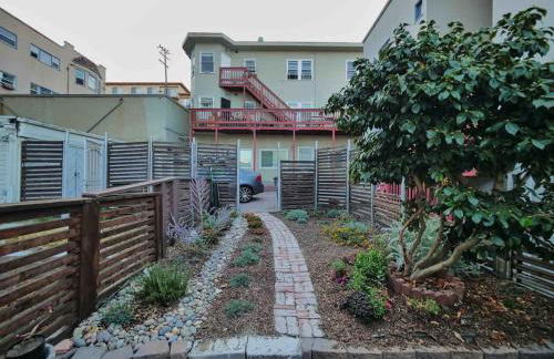 Oak Manor - Chic & Stylish 2BR Apartment Retreat - Photo 14