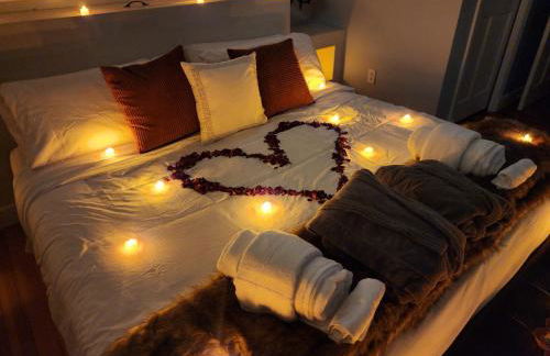 Hot Tub, Electric Bikes, Solo Stove, Projector, Smores - Foto 1