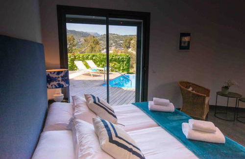 Idyllic 6 bed villa stunning sea view salt pool - Foto 35