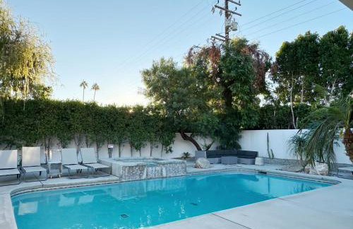 Retro Rendezvous Pool and Spa MidCentury Modern Home - Foto 19