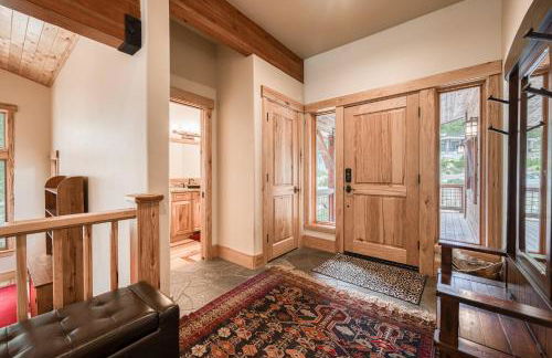 Truckee Timbers at Gray's Crossing by Tahoe Getaways - 4BR w Hot Tub, Ping Pong & EV - Foto 11