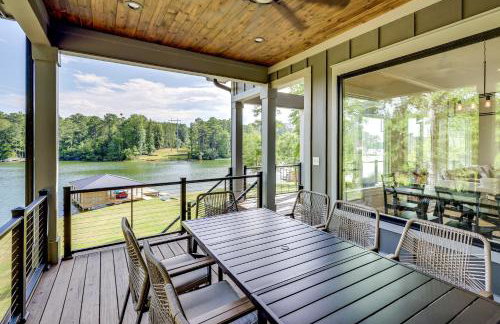 Dock and Views Spacious Lake Sinclair Retreat - Foto 3