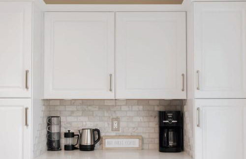 5 bedrooms with 4 Full Bath Fire Pit BBQ and Plush Amen on 1 2 acre - Photo 21