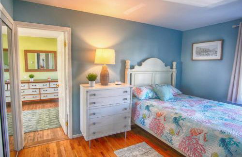 Gorgeous beach house with large pool & private beach, just 3 blocks away!! - Foto 18