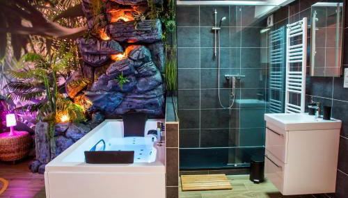 SECRET SUITE "Jungle" - Jacuzzi privatif - Gare RER C - Proche Paris - Foto 3