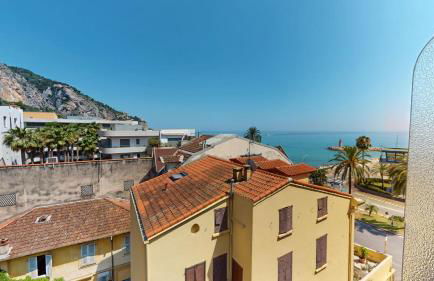 55E - Superbe studio climatisé entièrement rénové au 5ème et dernier étage sur le bord de Mer de Menton - Photo 16