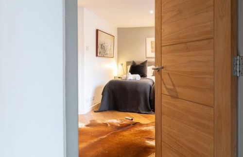 Stunning 6 Bedroom with Swimming Pool & Sauna! - Foto 73