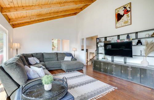 Chic Santa Paula Home with Mountain and City Views! - Foto 6