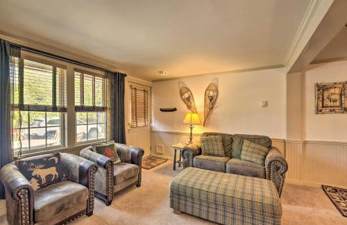 Townhome with Deck Walk to Mirror Lake and Main St! - Foto 5