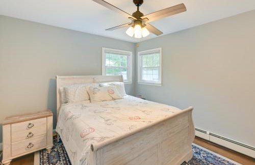 Hampton Bays Retreat Walk to Squires Beach! - Foto 11