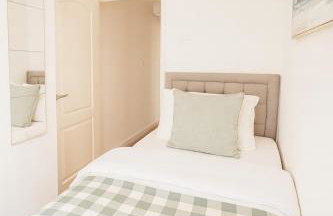 Kempston Home Sleeps 7-9 Long Stays Parking - Foto 3